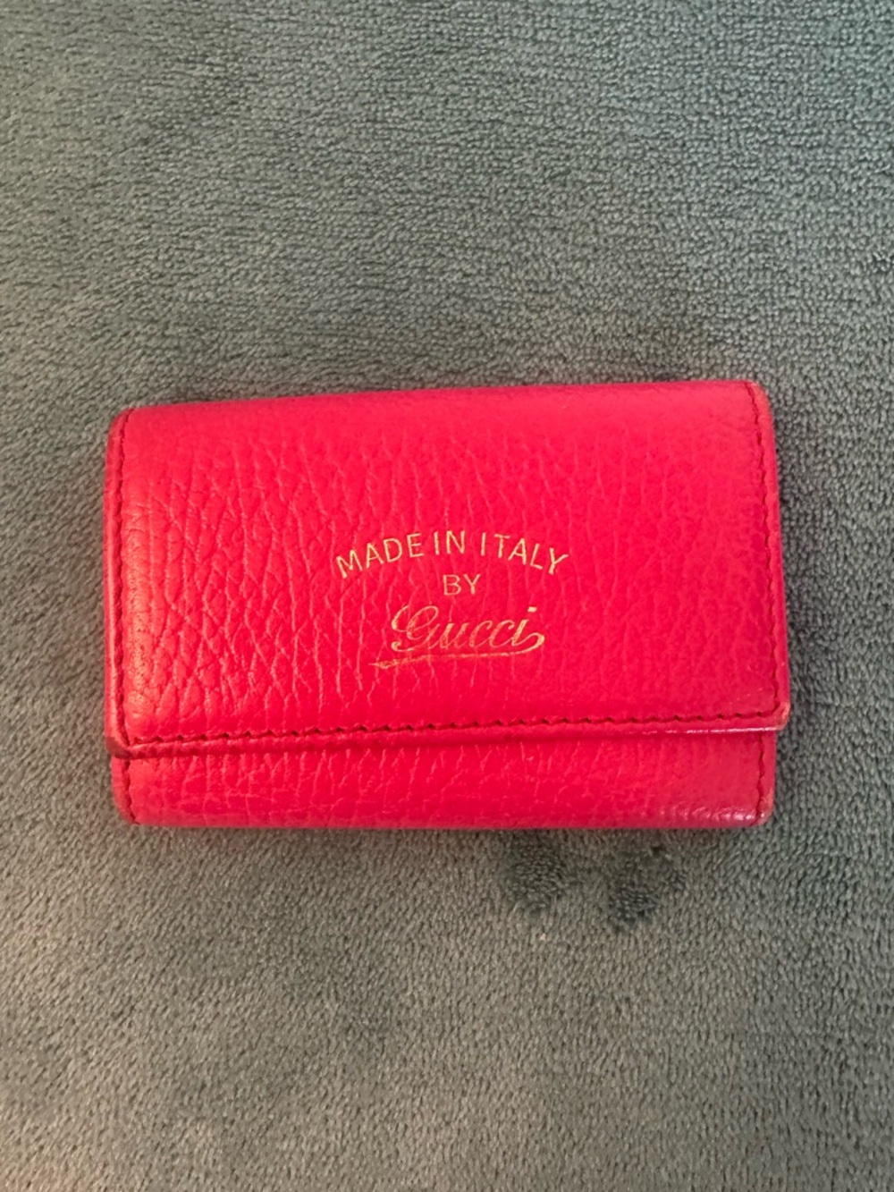 Authentic Gucci leather key holder in a bold pink color 🩷
